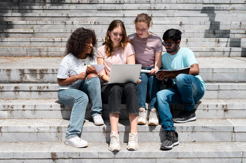 Étudiants en train d’étudier